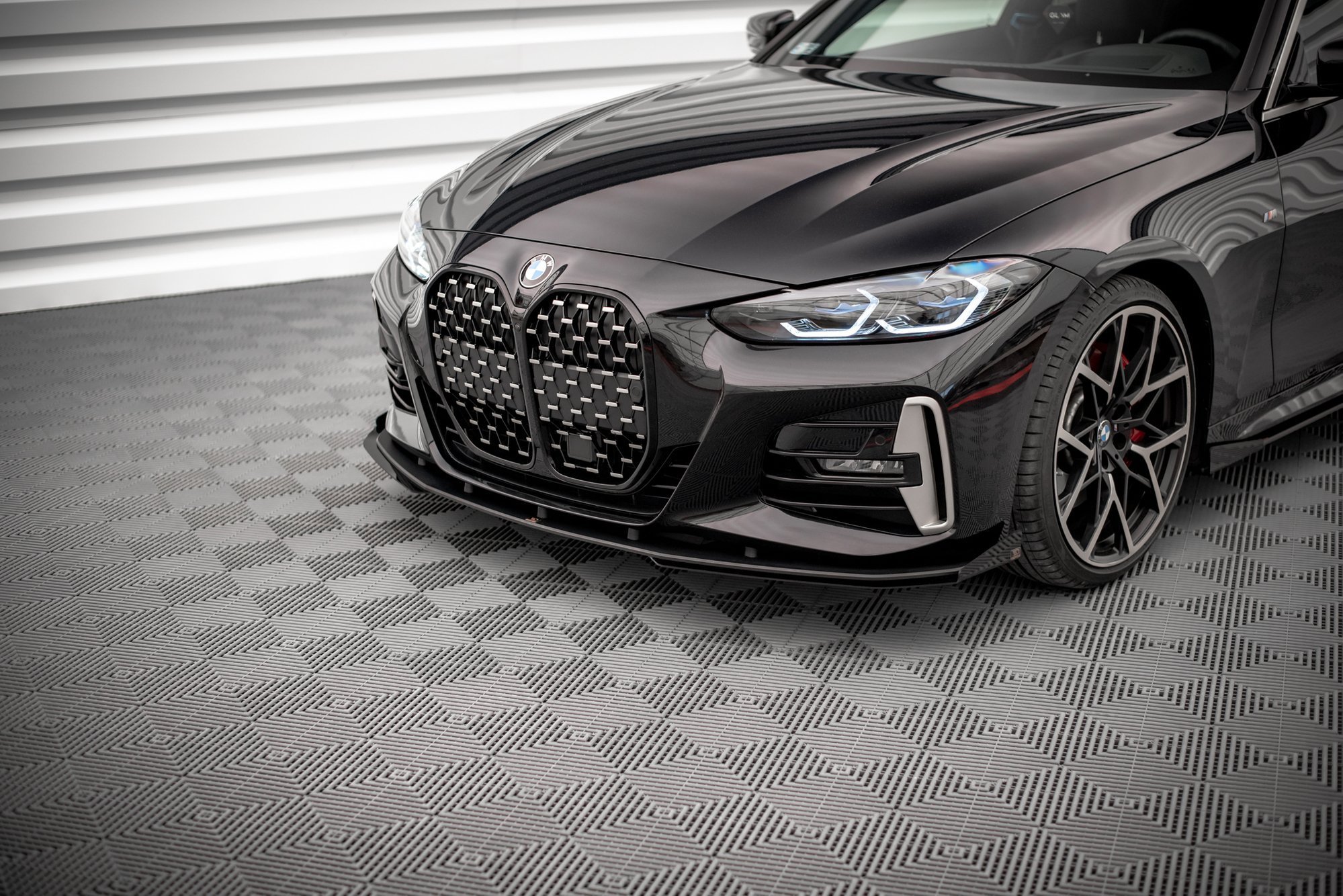 Передние брызговики BMW 4 M-Pack / M440i G22 / G23 / G22 Facelift / G23 Facelift MAXTON DESIGN BM4G22MPACKCNC-FSF1G