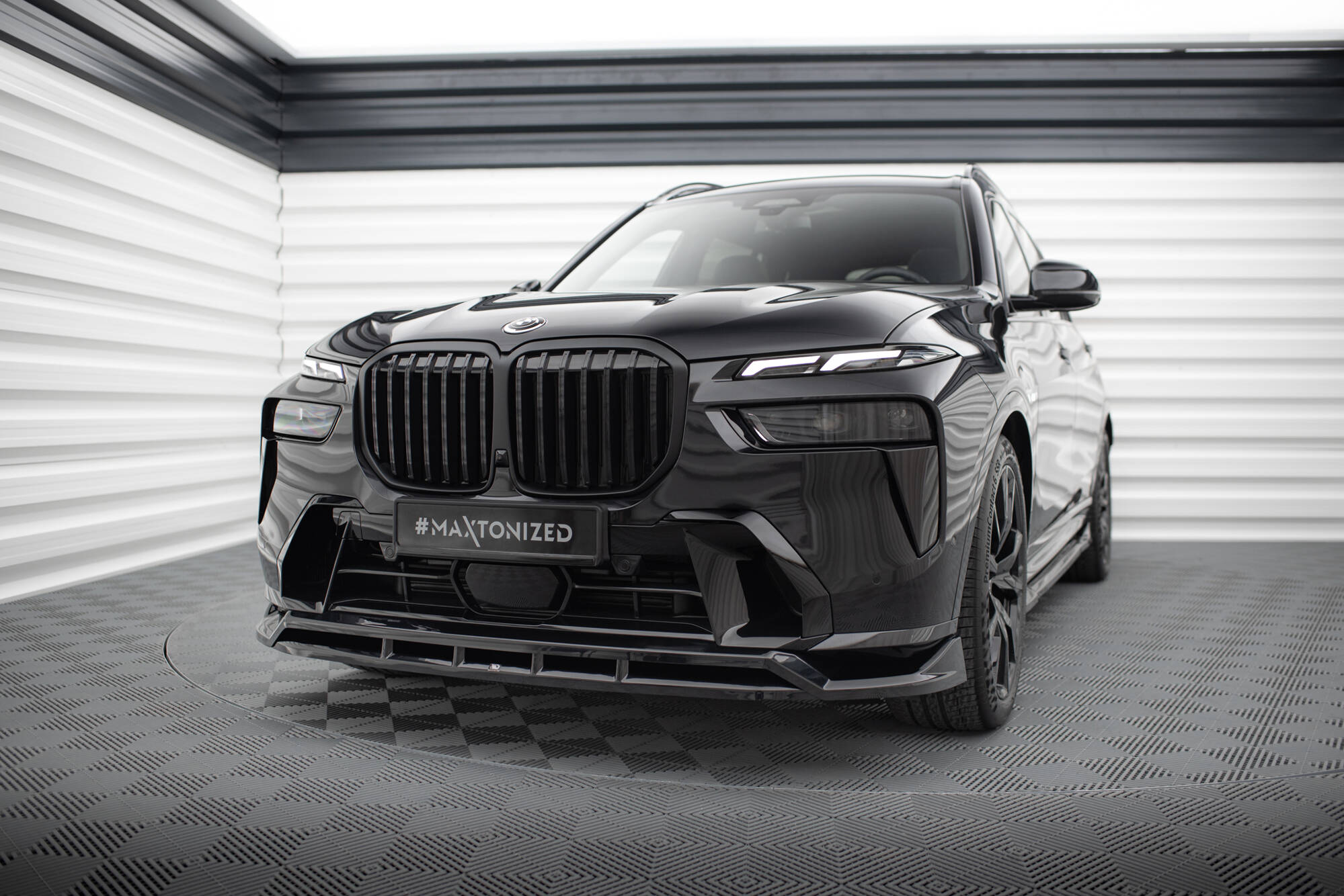 Передний сплиттер BMW X7 M-Pack G07 рестайлинг MAXTON DESIGN BM-X7-07F-MPACK-FD1G+FD1RG