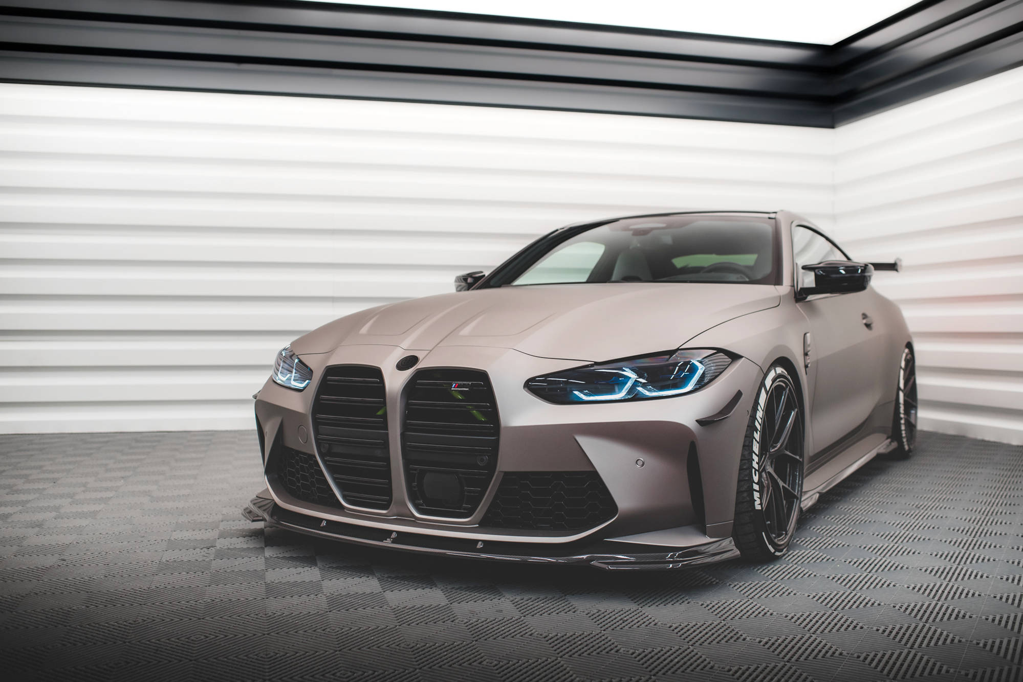 Передний сплиттер из препрег-карбона V.2 для BMW M4 G82 / G82 Facelift MAXTON DESIGN CF-BM-4-G82-M-FD2-245-P