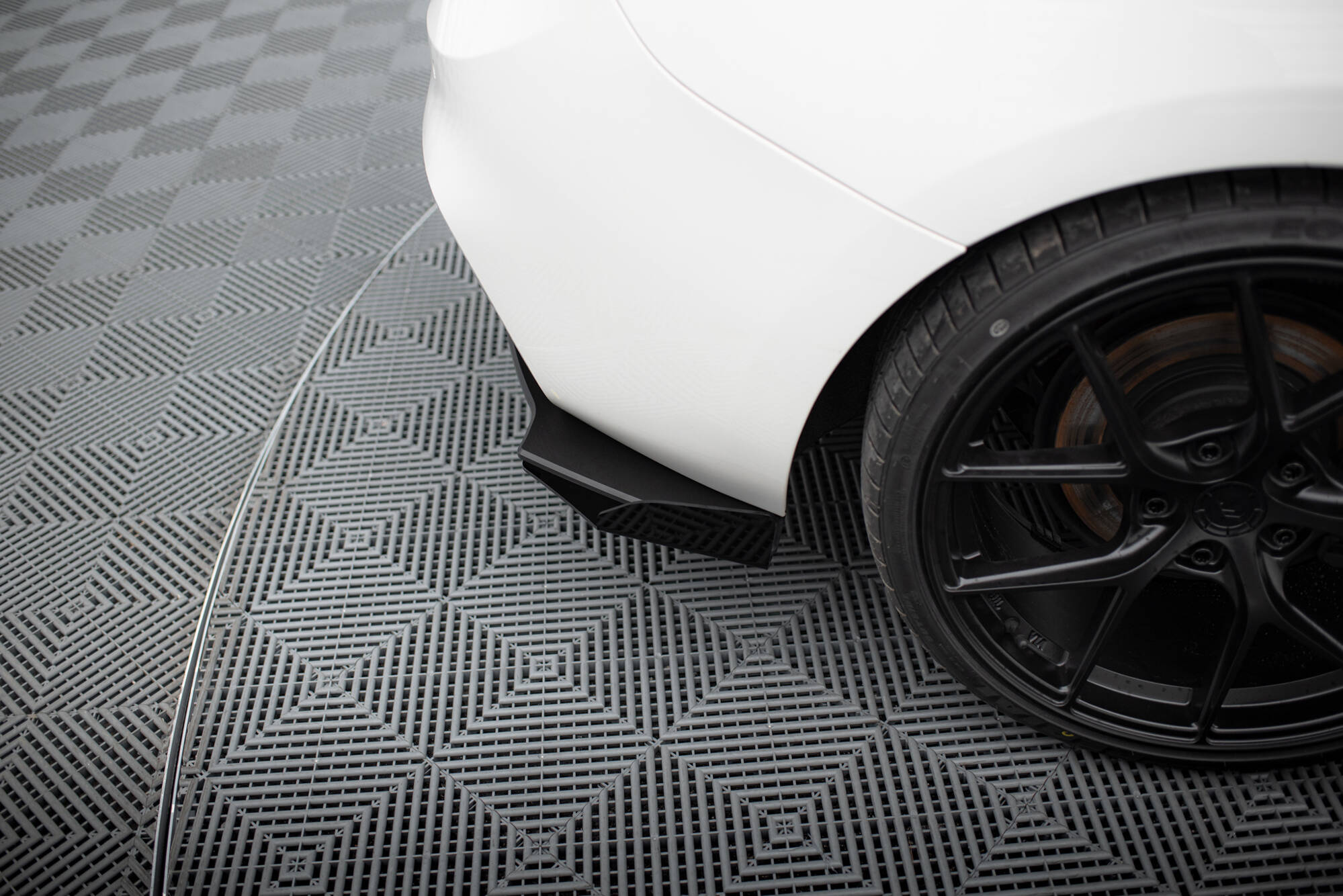 Задние боковые брызговики для BMW 1 F20 M-Pack Facelift / M140i MAXTON DESIGN BM1F20FMCNC-RSF1G