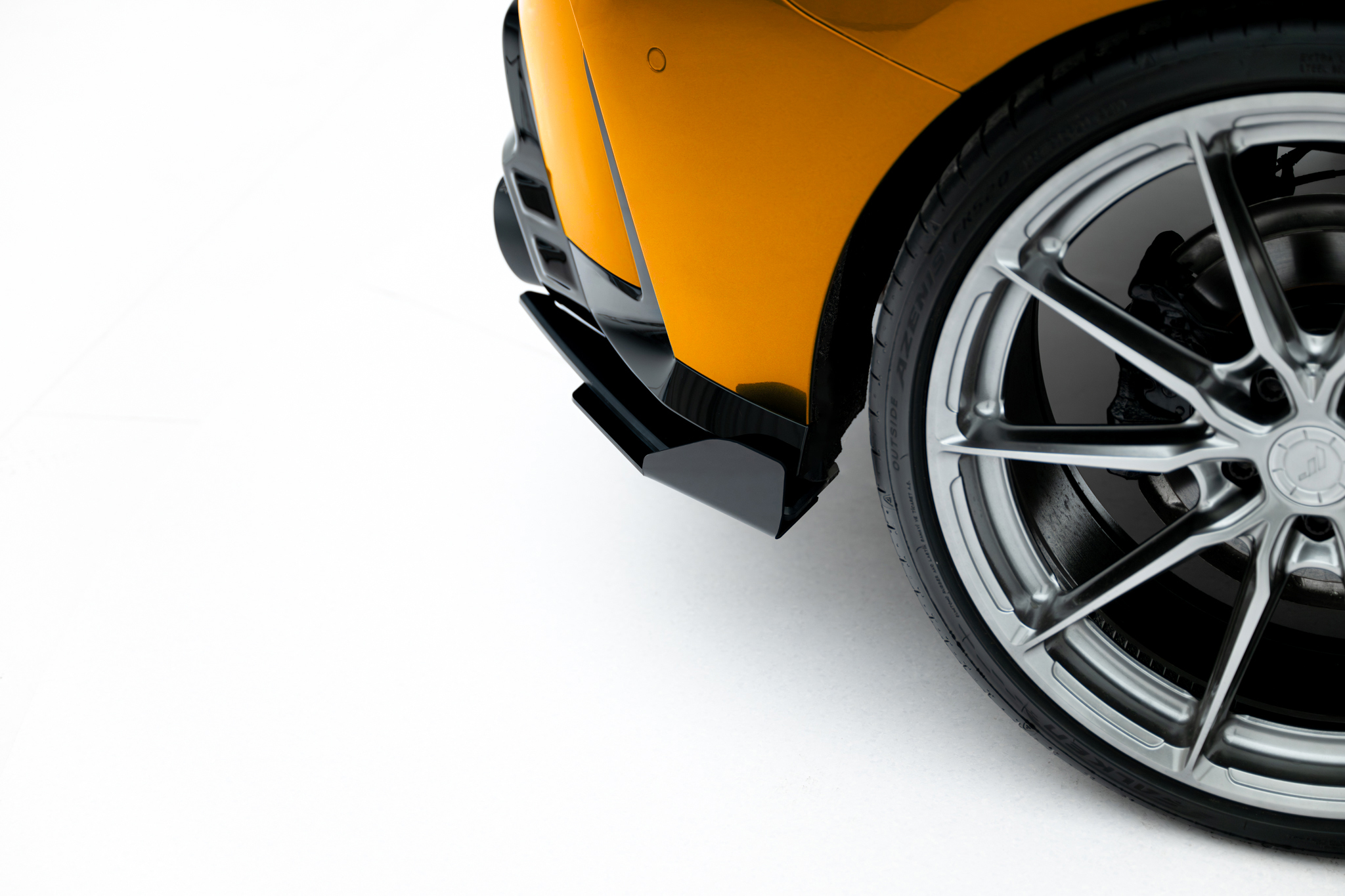 Задние боковые брызговики V.2 BMW 1 M-Pack F70 MAXTON DESIGN BM170MCNC-RSF2G