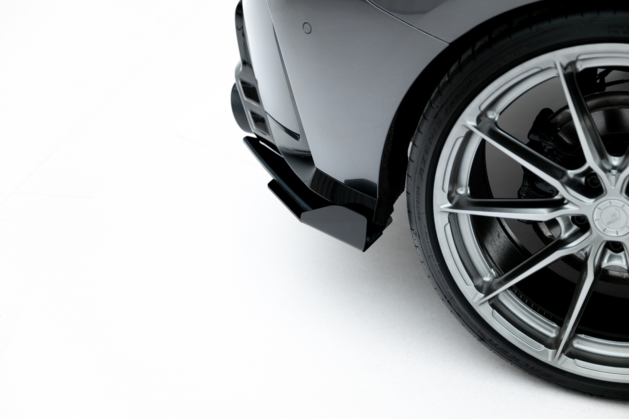 Задние боковые брызговики V.2 BMW M135i F70 MAXTON DESIGN BM170MCNC-RSF2G