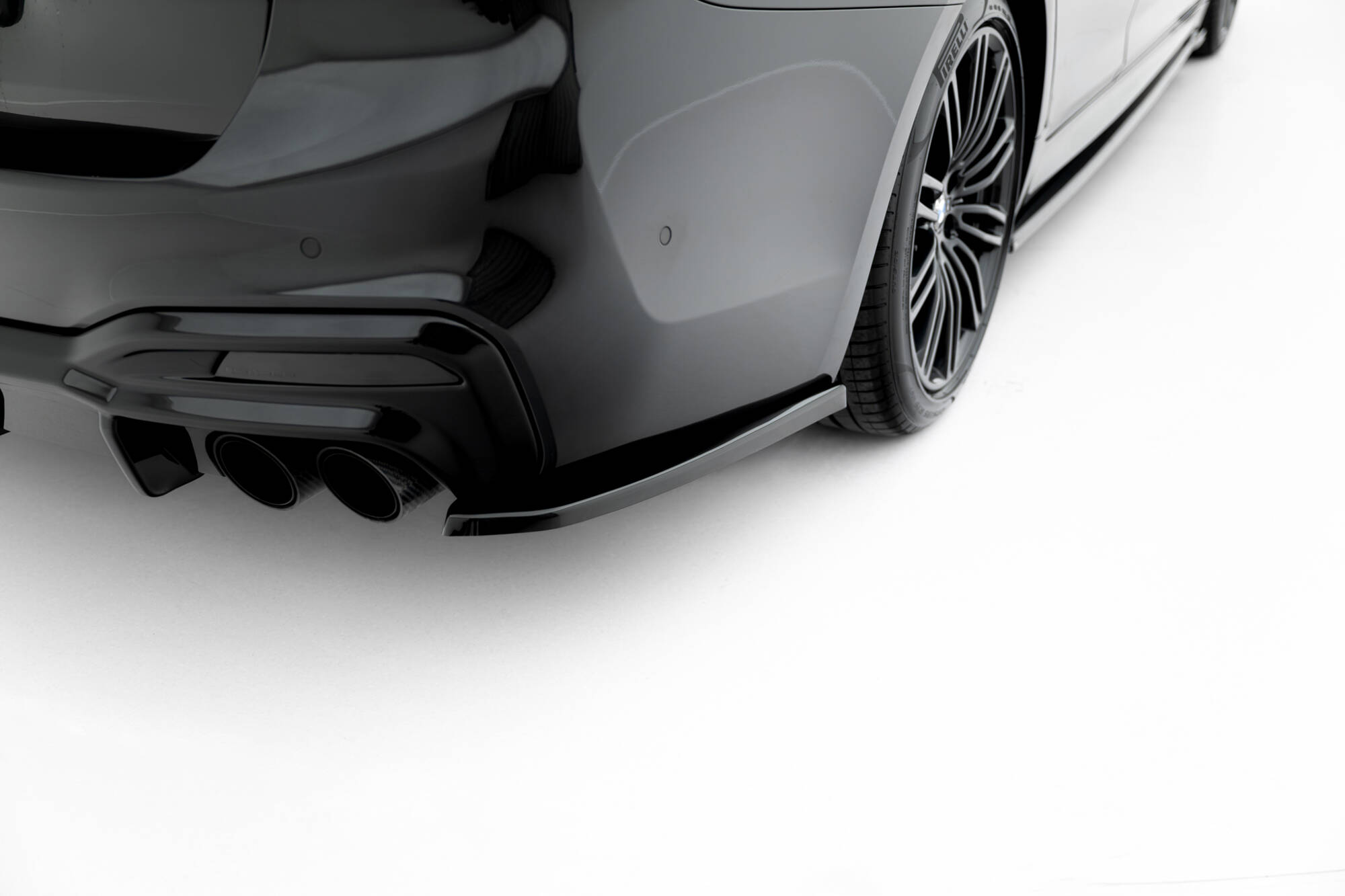 Задние боковые спойлеры BMW M550i Sedan G30 MAXTON DESIGN BM-5-G30-M550-RSD1G