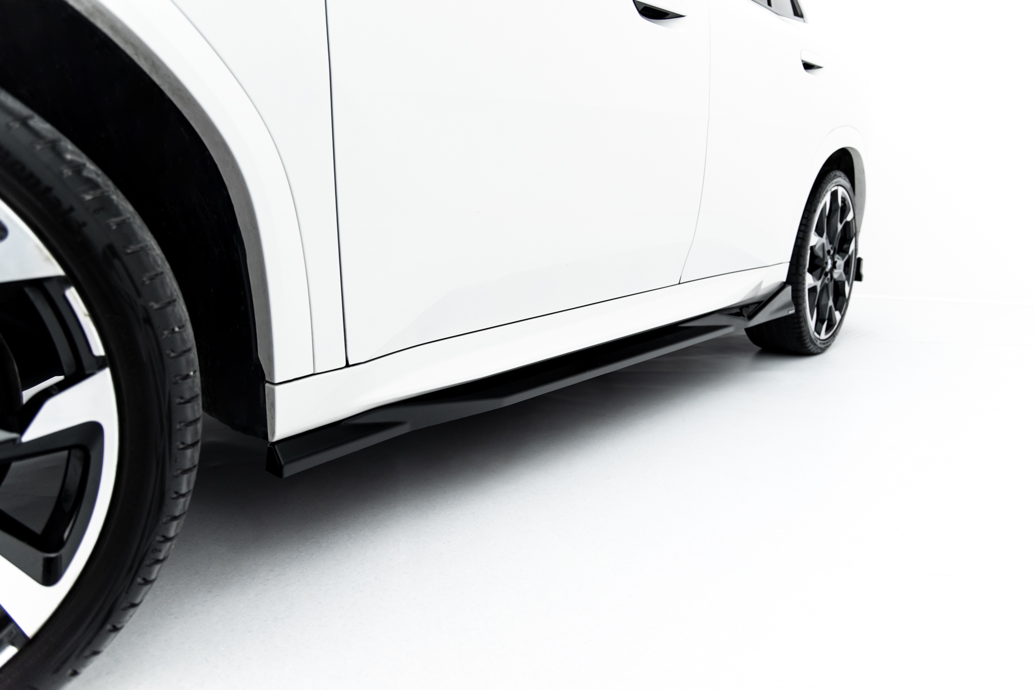 Боковые пороги и диффузоры для BMW X2 M35i U10 MAXTON DESIGN BM-X2-U10-MPACK-SD1G