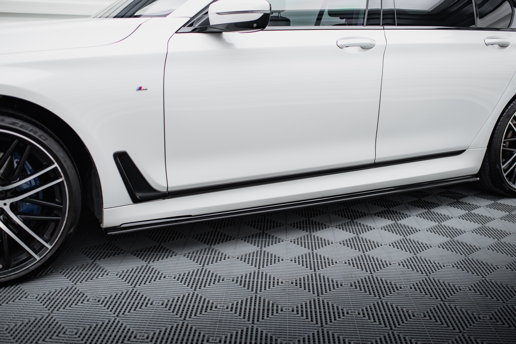 Боковые диффузоры для BMW 7 M-Pack G11 MAXTON DESIGN BM-7-11-MPACK-SD1G