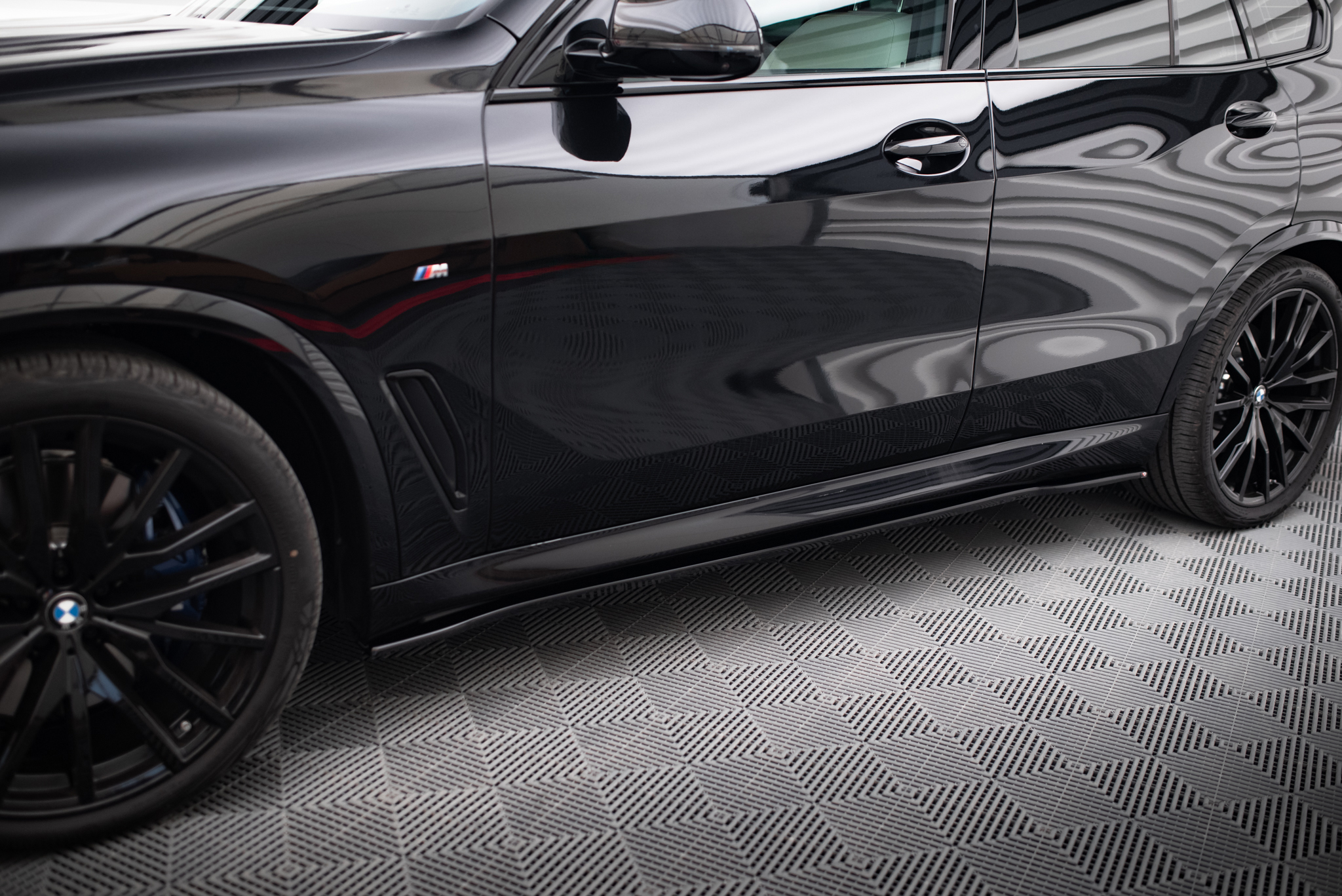 Боковые пороги и диффузоры для BMW X5 G05 M-pack MAXTON DESIGN BM-X5-05-MPACK-SD1G