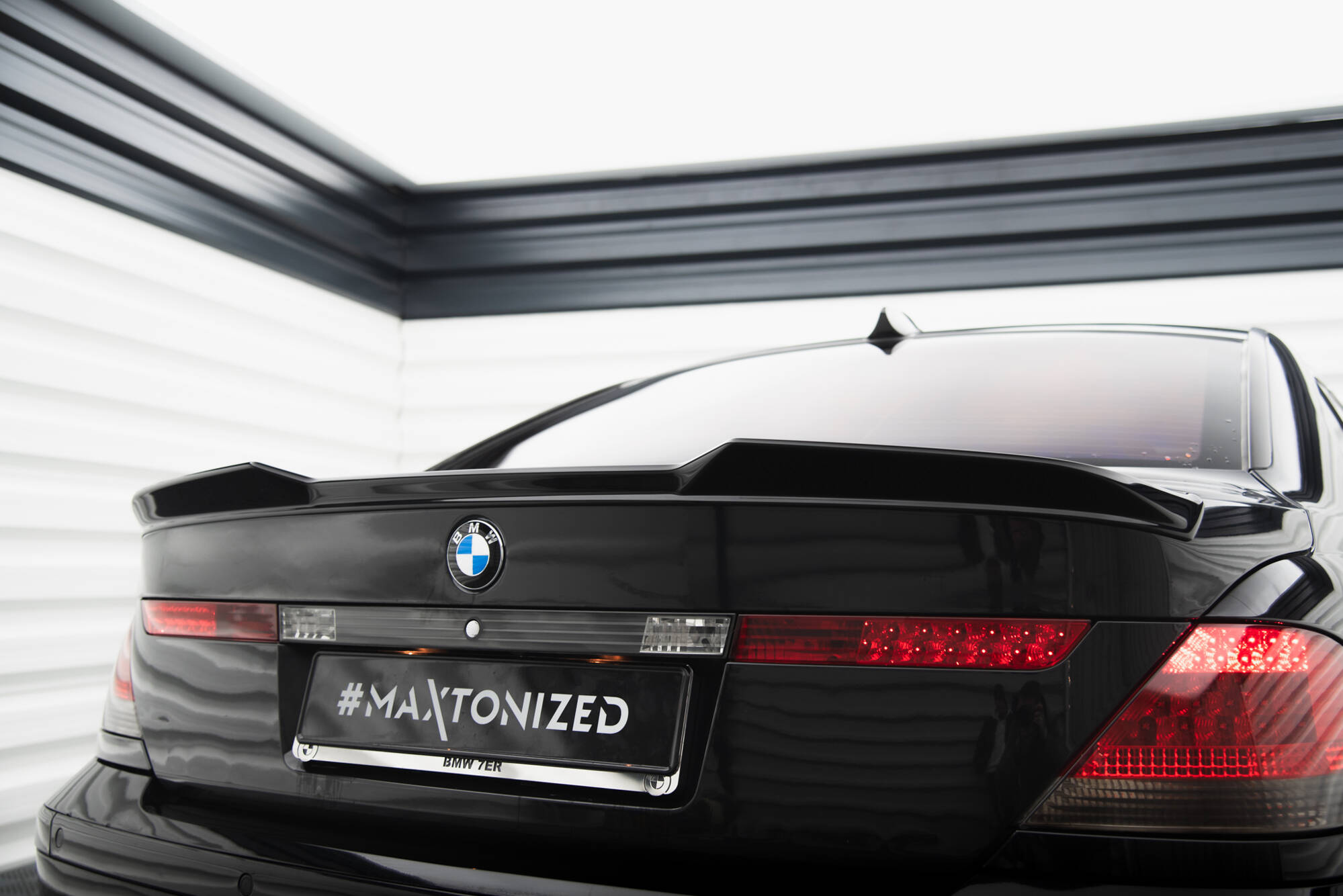 Накладка на спойлер 3D для BMW 7 E65 MAXTON DESIGN BM-7-65-CAP1G